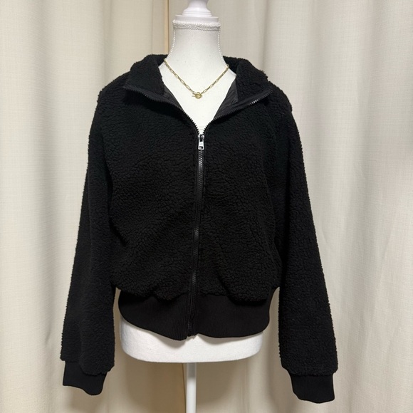 Suzy Shier Jackets & Blazers - SUZY cropped Fleece Jacket